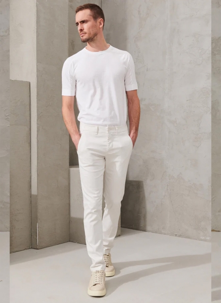 Regular-fit chino trousers in stretch cotton