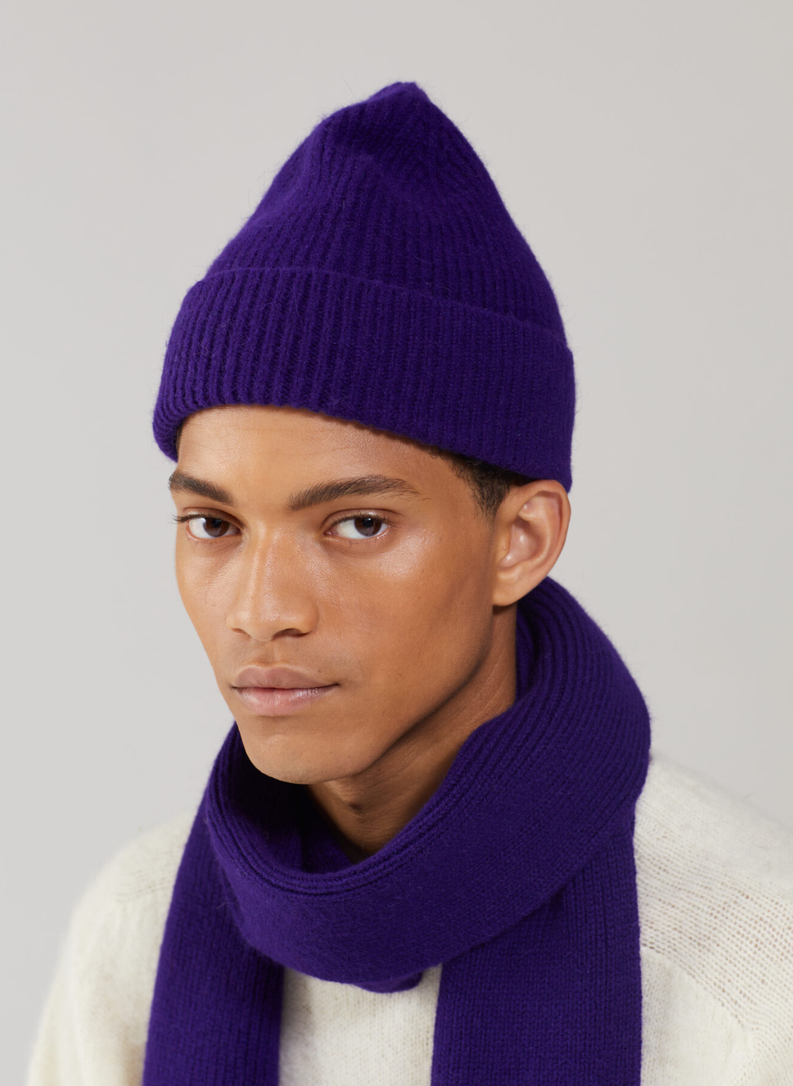 Bonnet en Lambswool et Caregora™ Indigo