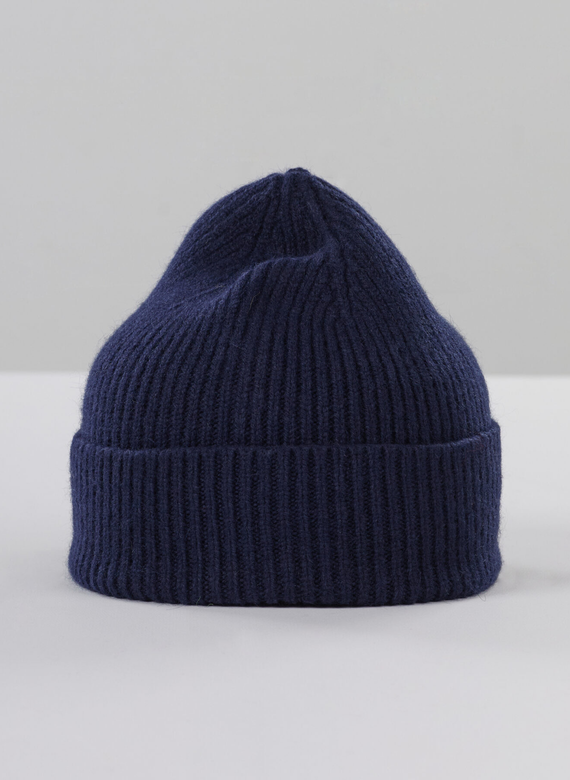 Bonnet en Lambswool et Caregora™ Midnight